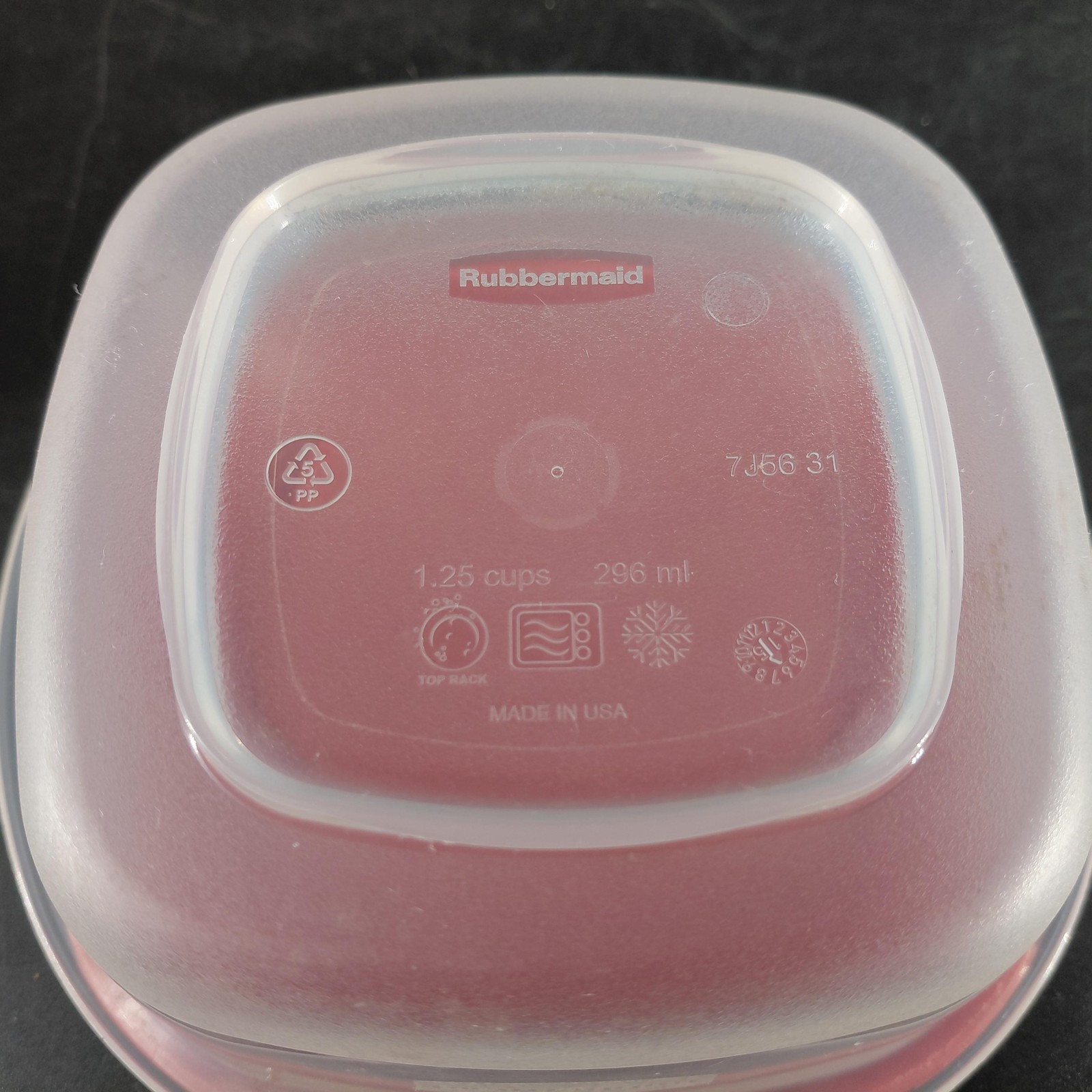 Rubbermaid Food Storage Containers Set 4 Square 2 Cups 1.25 Cups Red Lids USA