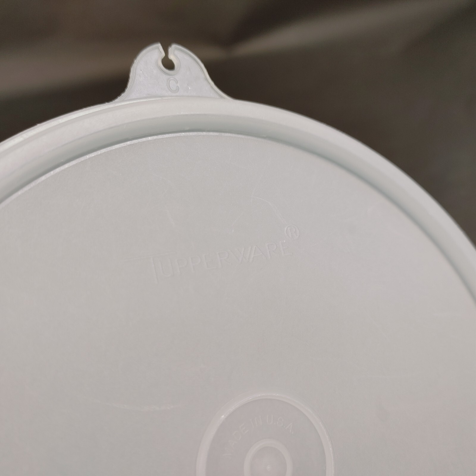 Tupperware 227-42 Replacement Lid Clear Sheer Round 6″ Interior C Tab – A
