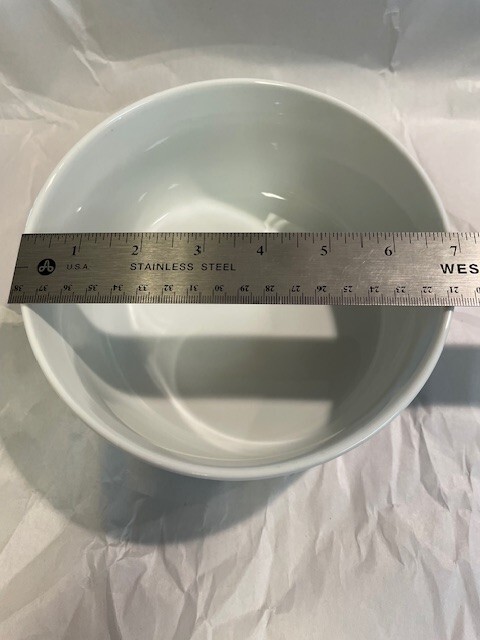 2 Disney Sketchbook Minnie Mouse 7″ Rounded Storage Bowls with 1 Vented Lid