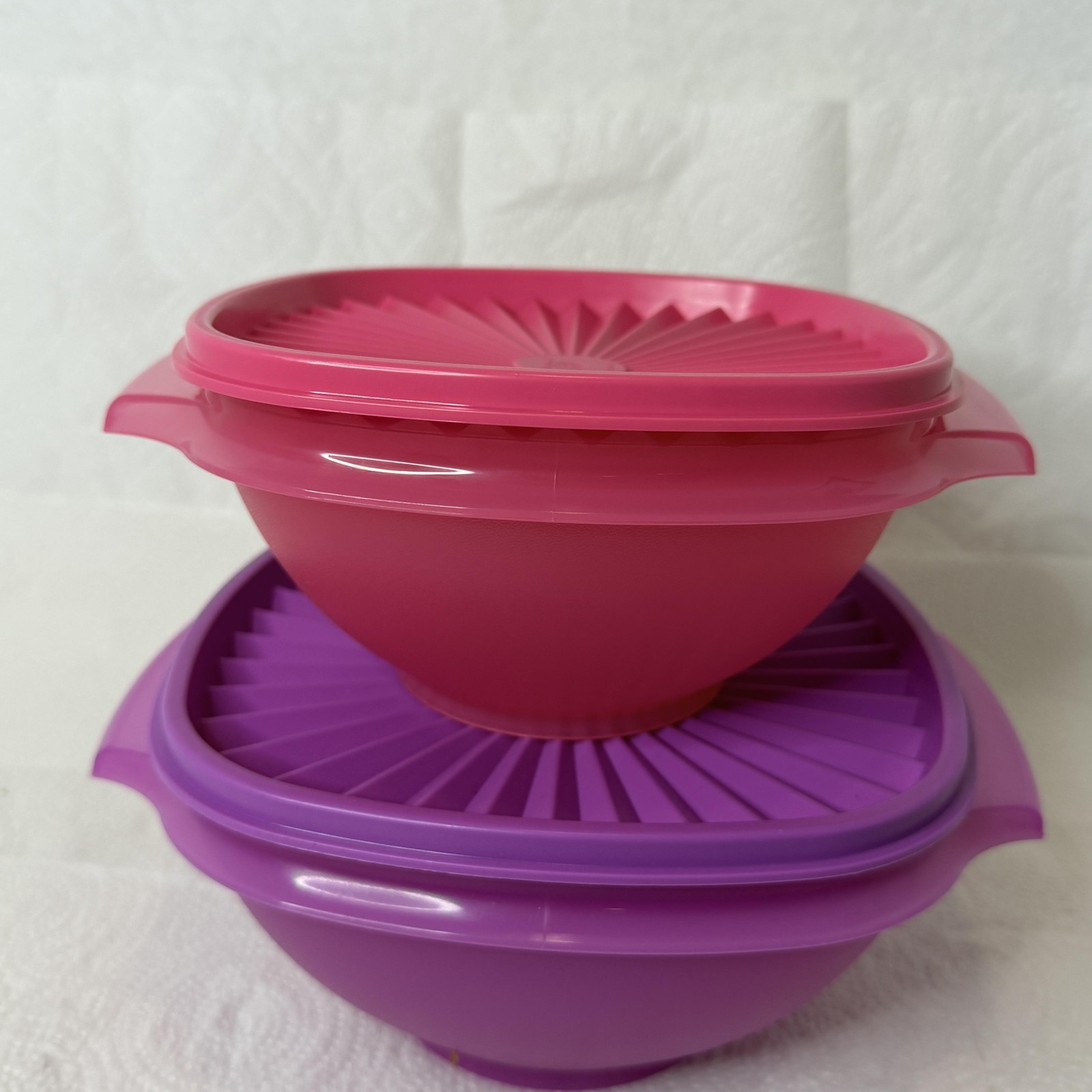 Tupperware Servalier Bowls Set 2 With Lids Purple Pink Round 6 Cup 5 Cup
