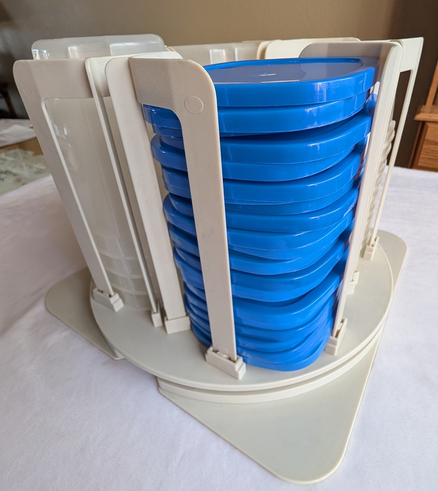 Spin’N’Store Revolving Food Storage System 49 Pieces Compact Stacking 6,12,22 oz
