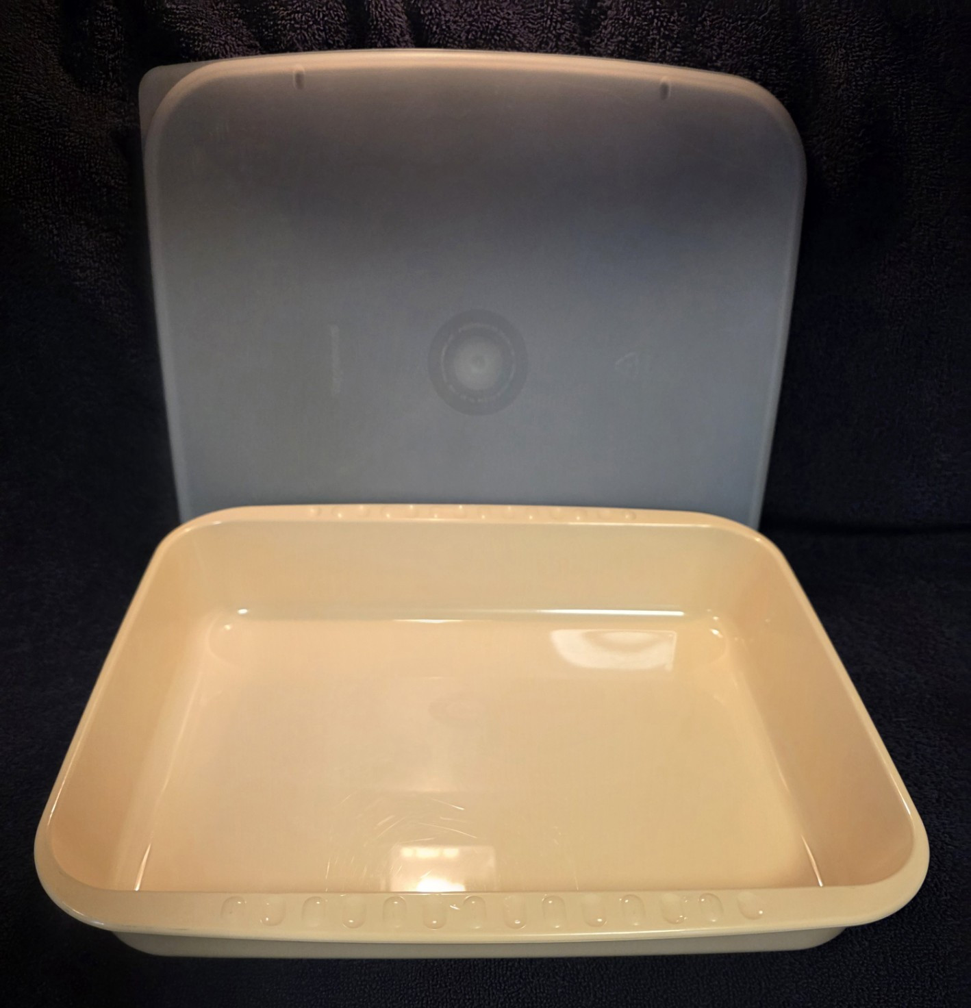 Vtg Tupperware TupperWave 3 Qt Pan 2340A-1 Lid 2343A-1 Almond Microwave Baker