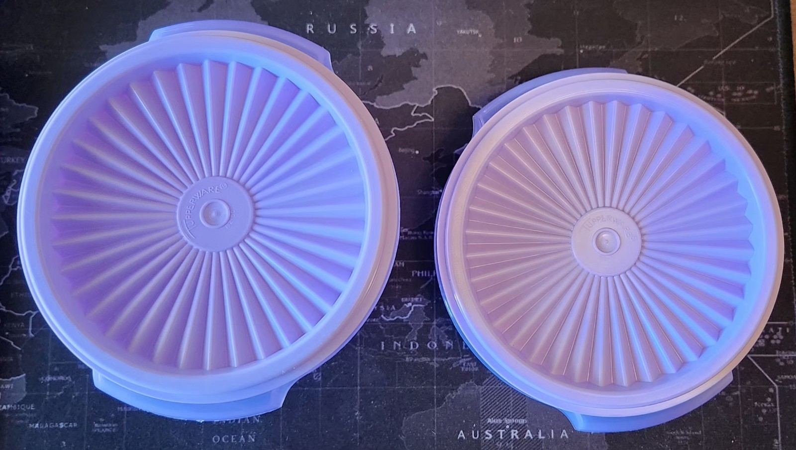 Tupperwear Bowls & Lids Purple Lavendar 2.5 Cup & 1.5 Cup Round Center Push Snap