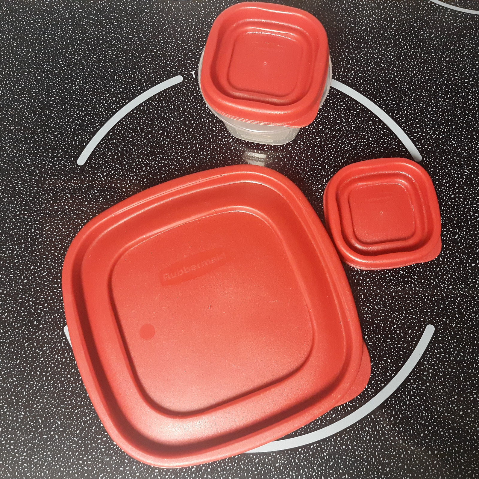 LOT, Rubbermaid Easy Find 4oz Container w/ Lid Plus 7J54 & 7J64 Replacement Lids