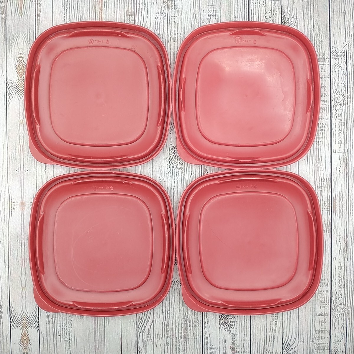 Rubbermaid Easy Find Lid 7J64 Red Square 4 Replacement Food Container Lids 6.5″