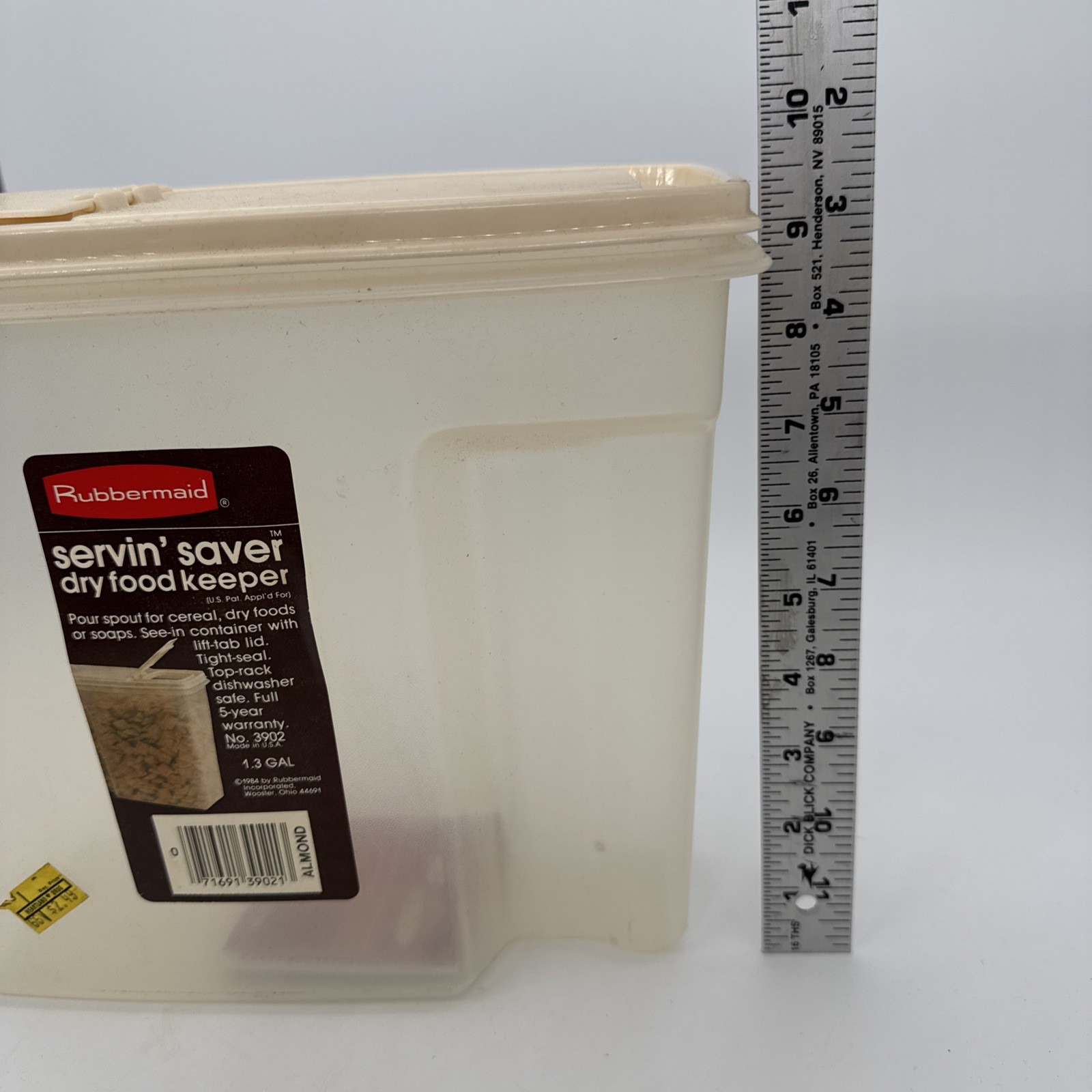 1984 Rubbermaid Cereal Storage Keeper Servin’ Saver Dry Food Container New!