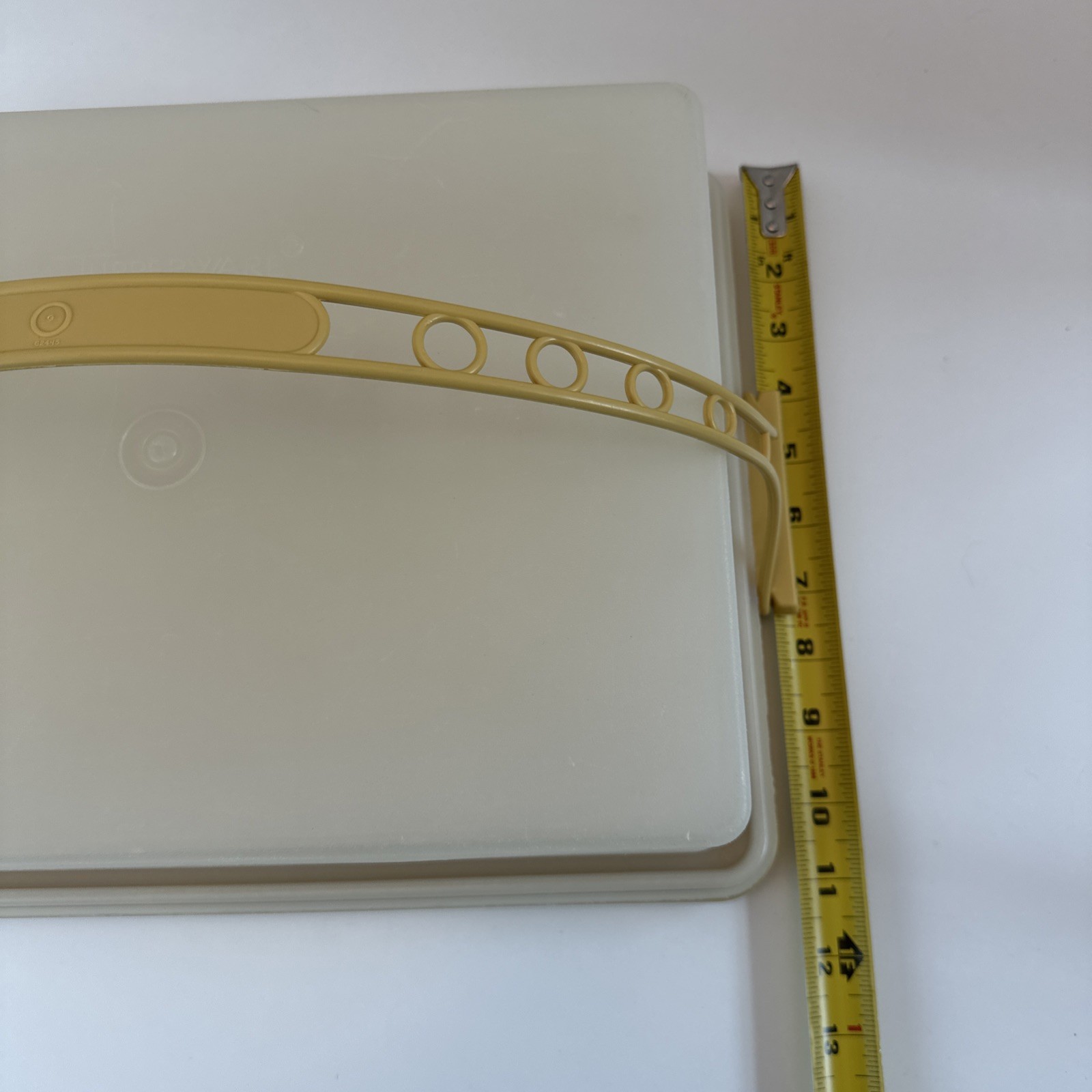 Tupperware Rectangular Sheet Cake Carrier W/Handle Gold 15″ X 11″ X 4″ USED