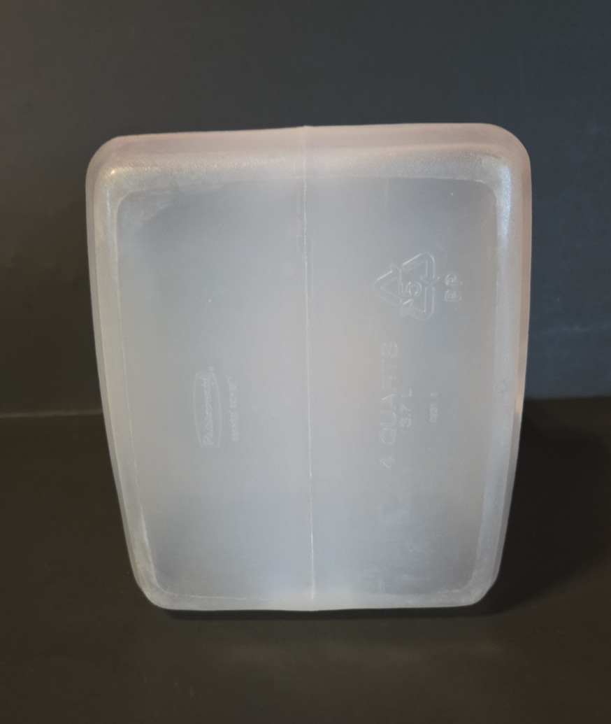 Vtg. Rubbermaid Servin Saver Pitcher/Jug 1 Gallon 4 Qt. #0231 Flip Top Lid