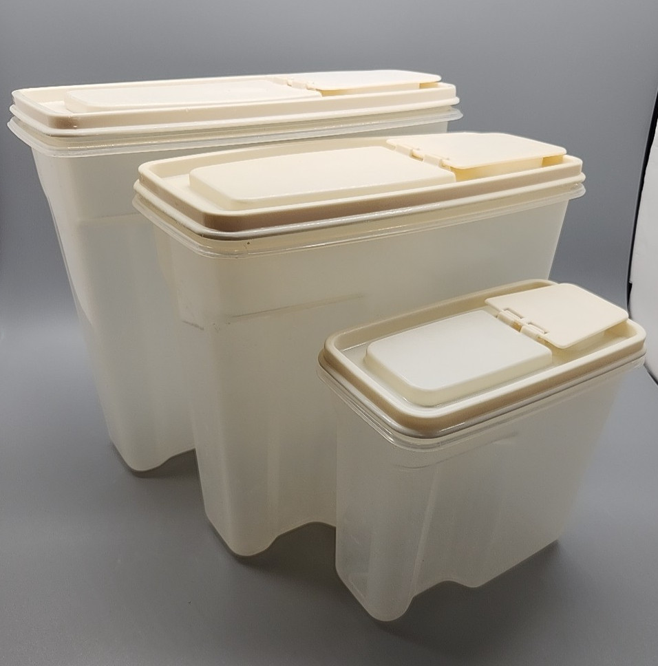 Vintage Rubbermaid Cereal Keeper 21 Cups 13 Cups and 4 cups flip lid containers