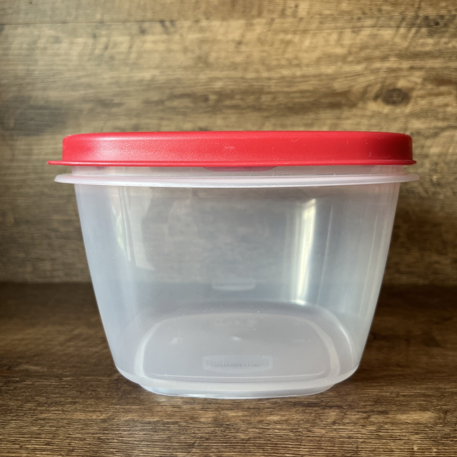 Rubbermaid 7 Cup 1.6 L Containers 7J63 Easy Find Red Snap Lid Vented VERY NICE!