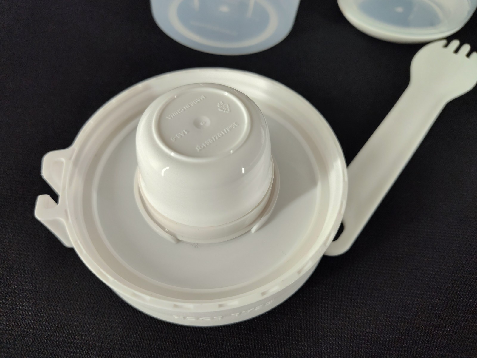 XTK Salad Oatmeal Breakfast 3 Compartments & Fork Container ST41