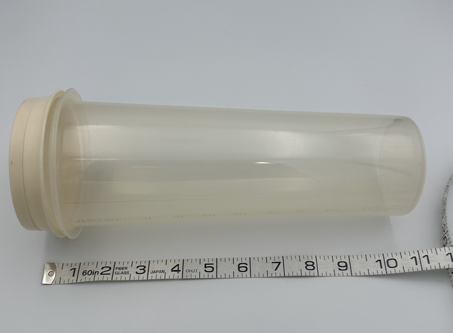 Rubbermaid Servin’ Saver Pasta Spaghetti Keeper Storage with Easy Measure Lid