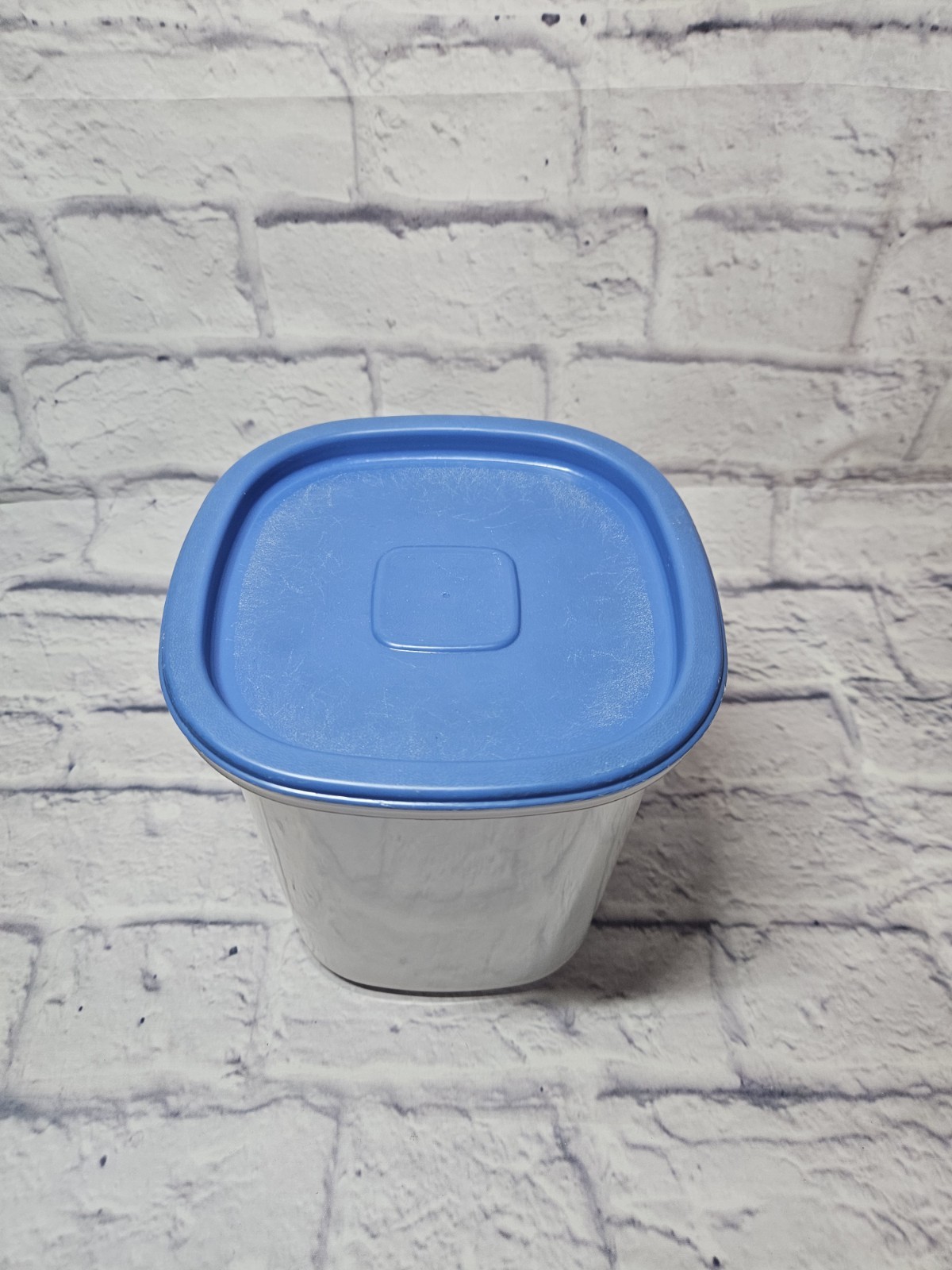 Vintage Rubbermaid Servin’ Saver Canister #6 – Holds 12 cups – Sheer w/ Blue Lid