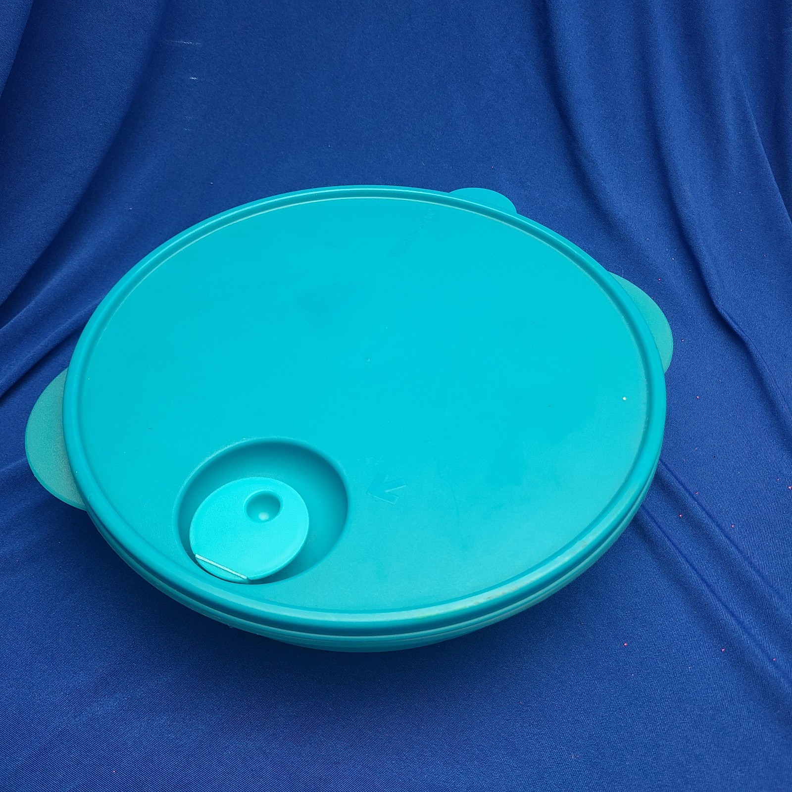 TUPPERWARE Crystalwave 10″ Teal 3 Section Bowl #3284A2 Vented Turq Seal #2650A13