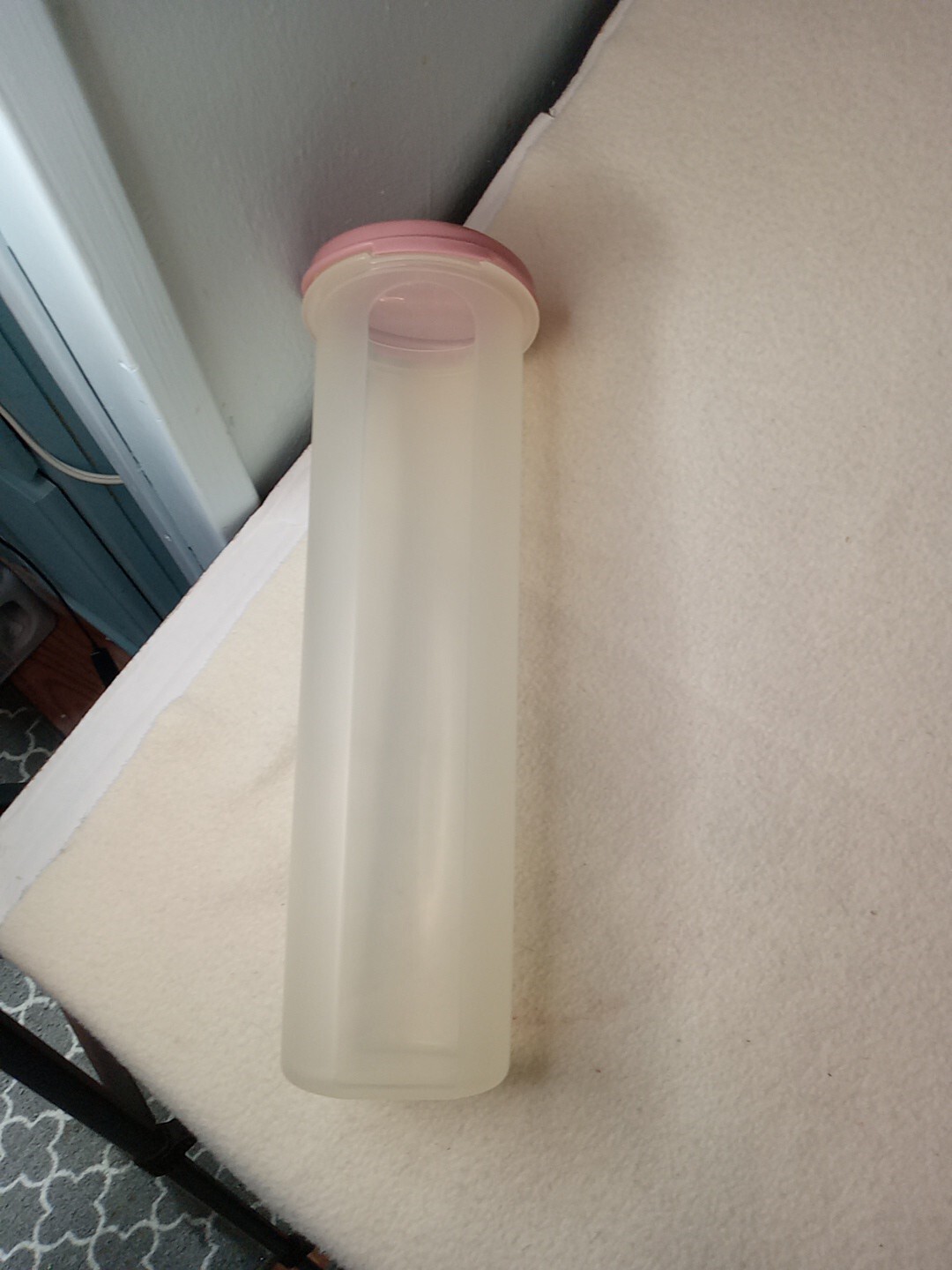 Tupperware #1661, w/ pink lid, #5, 4 3/4 cups, 1.1 liters, 11 x 3.5 inch