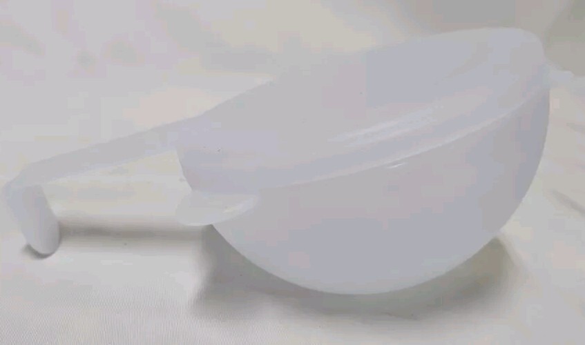 Tupperware Forget Me Not Jr. Onion Tomato Keeper 5106A Light Purple EUC Small