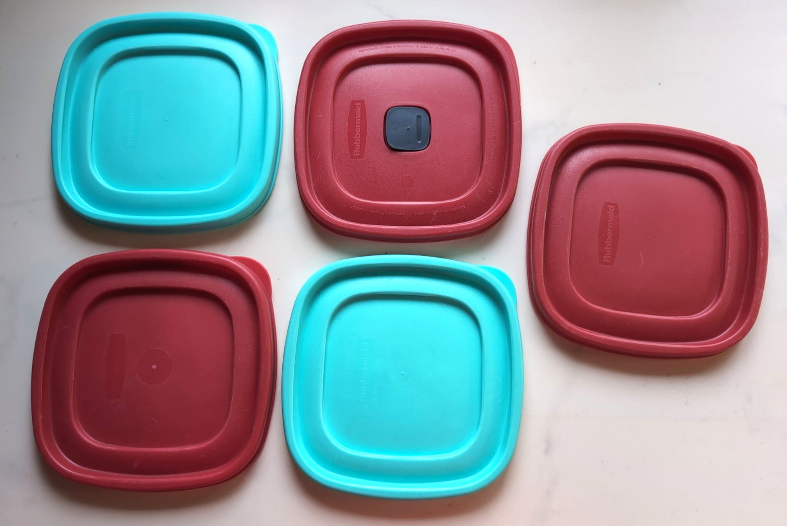 Lot Of 5 Rubbermaid Easy Find 6 1/2″ Red & Teal Replacement Lids 7J64