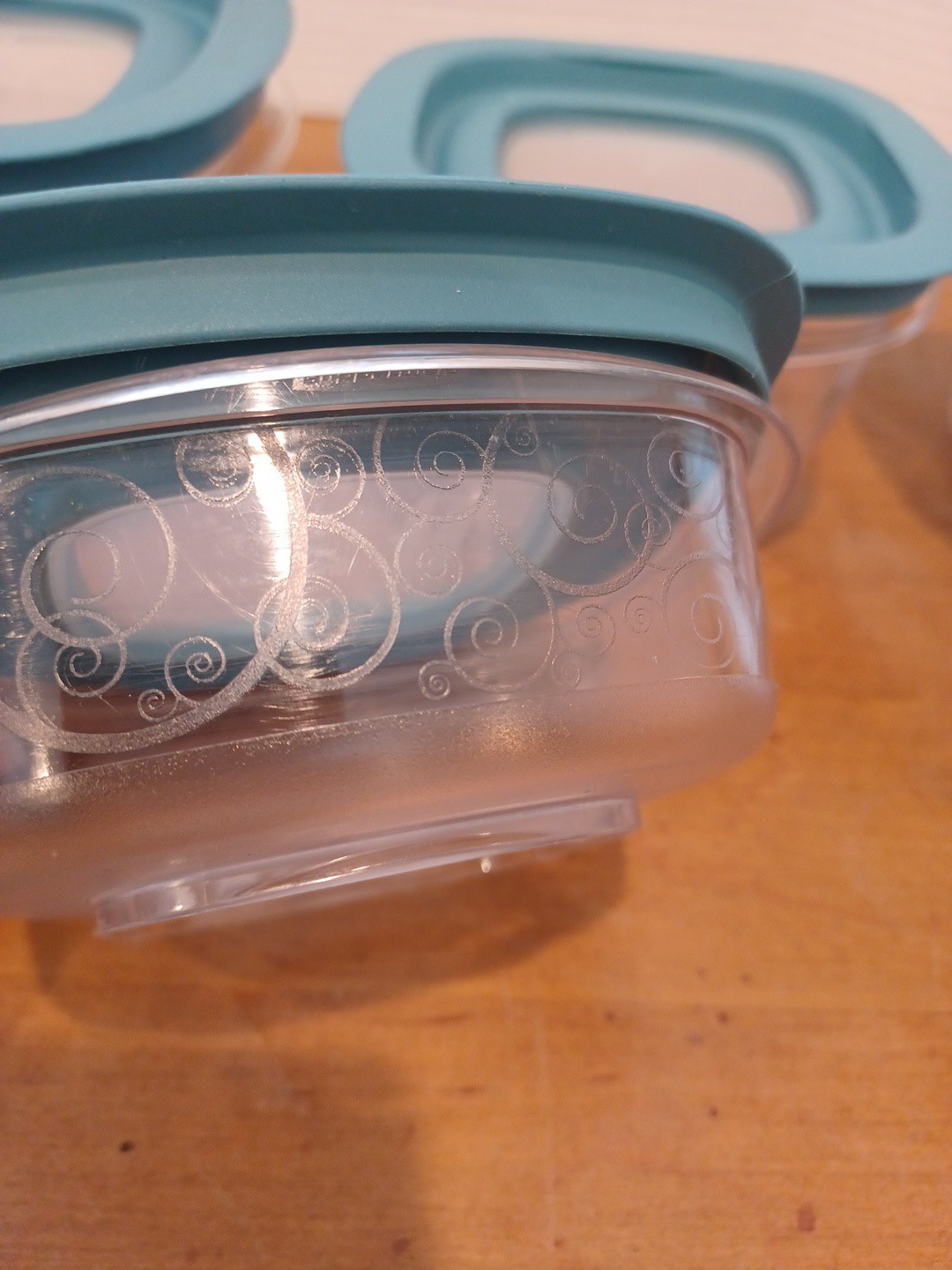4 Rubbermaid Premier Swirl Food Storage Containers Lids 5c, 2c, 1.25c Teal Blue