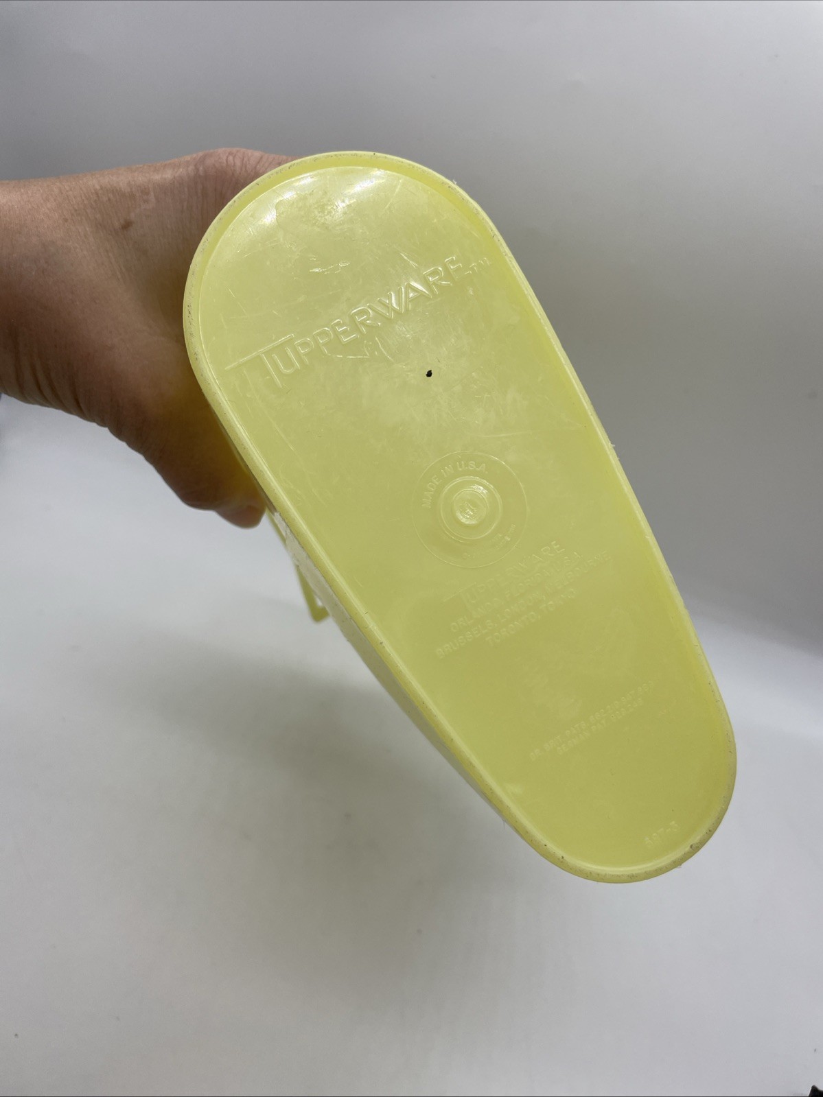 Tupperware Yellow Modular Oval Container Pour Spout Lid Handle 7 Cup Vintage
