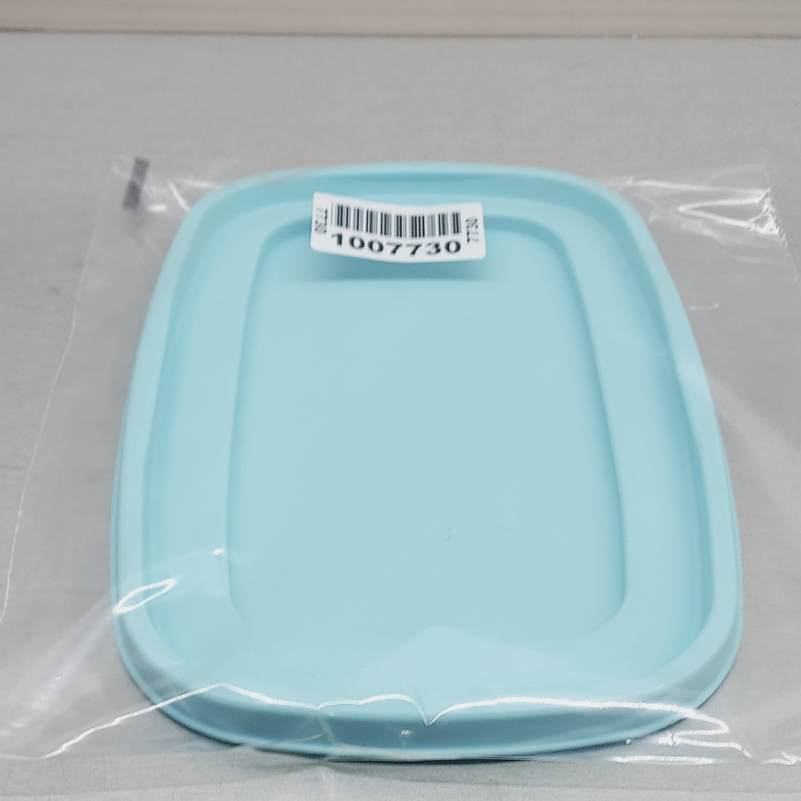 Rubbermaid Easy Find Lid 1Z08 Light Blue Rectangular Replacement Container Lid