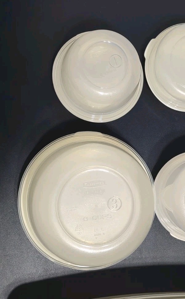 Vintage Rubbermaid Servin’ Saver Containers w/ Almond Lids 16 Pc Set