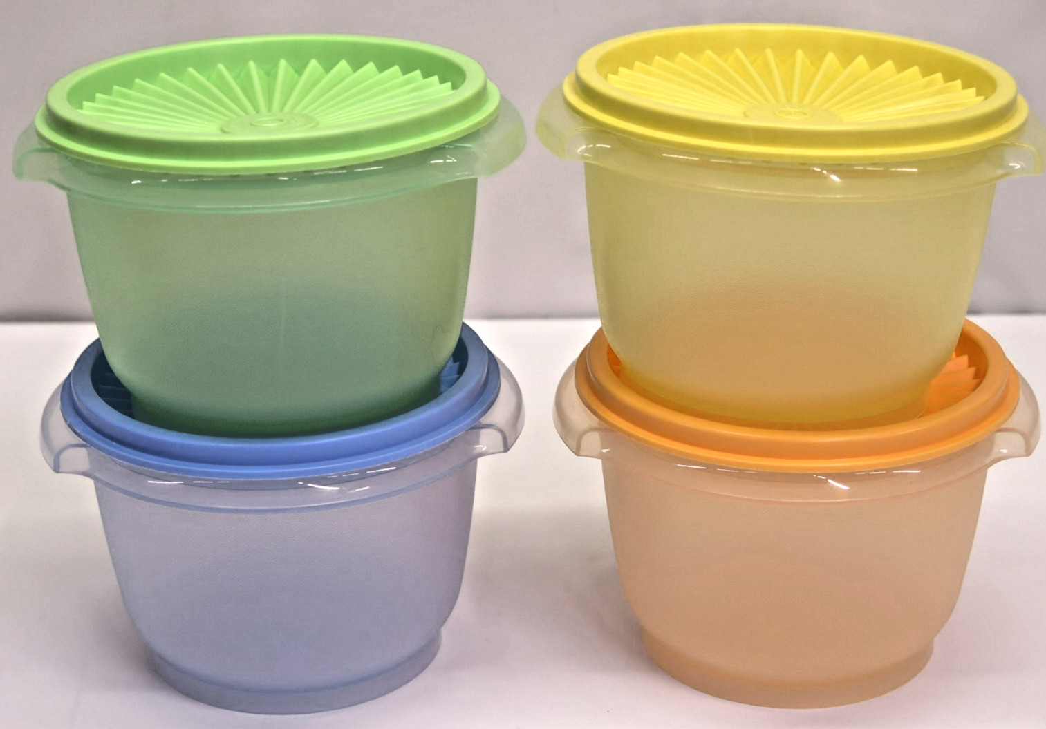 Set of 4 Vintage Tupperware Translucent Pastel Servalier Bowls 886 w. Lids