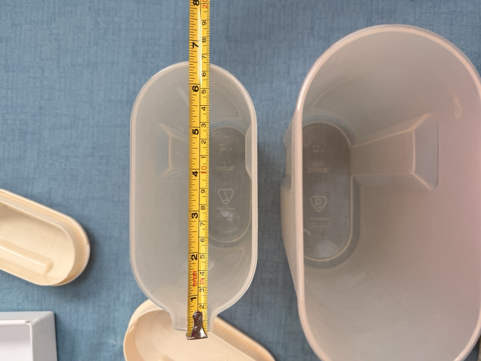Lot of 2 Rubbermaid Slim Pitchers 2.5 & 1.5 Quart Servin Saver With Lids Vintage