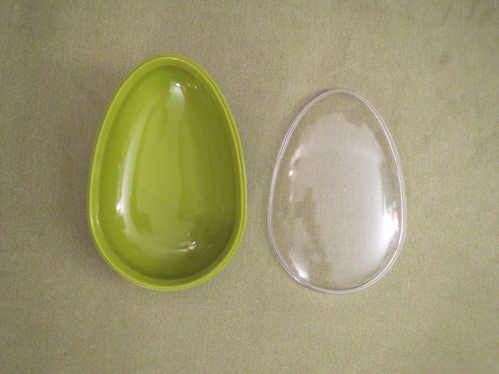 Joie Avocado Storage Pod – Green With Clear Top, Roughly 6.5 x 4 inches, USED