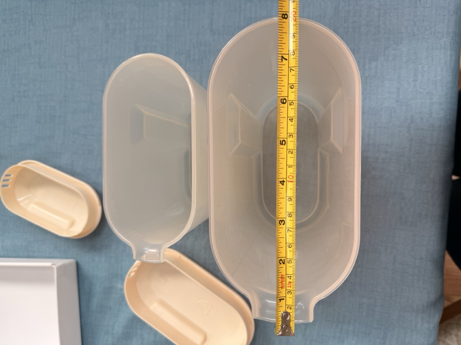 Lot of 2 Rubbermaid Slim Pitchers 2.5 & 1.5 Quart Servin Saver With Lids Vintage