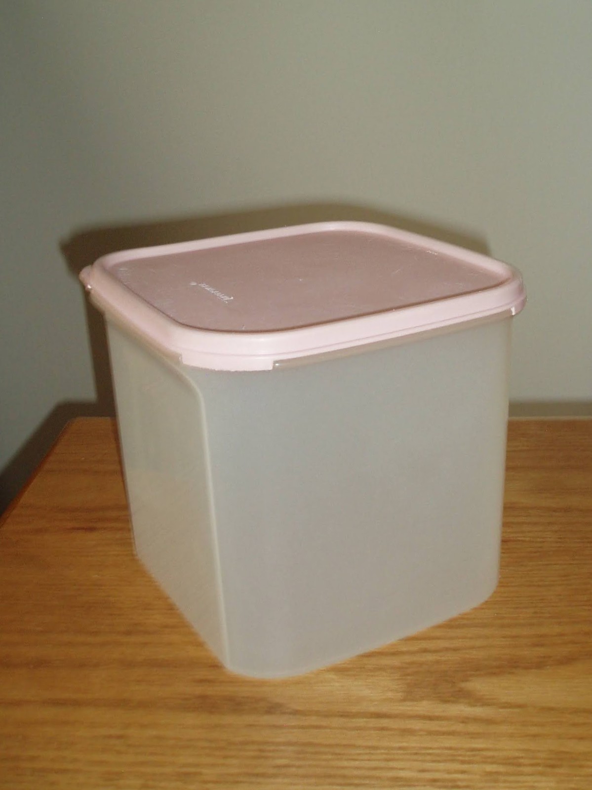 Tupperware 17 Cup Modular Mate #3 Square #1621-2 Strawbery Cream Lid #1623-7