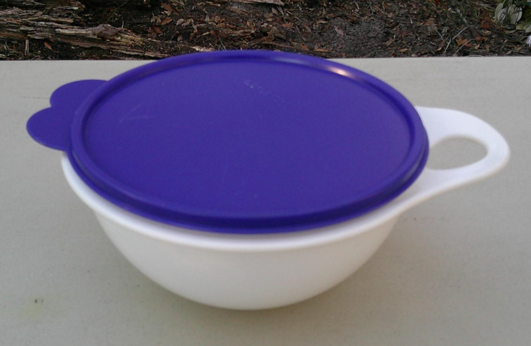 Vintage Tupperware 6 Cup Bowl 1.4L White w Purple Lid Made in USA