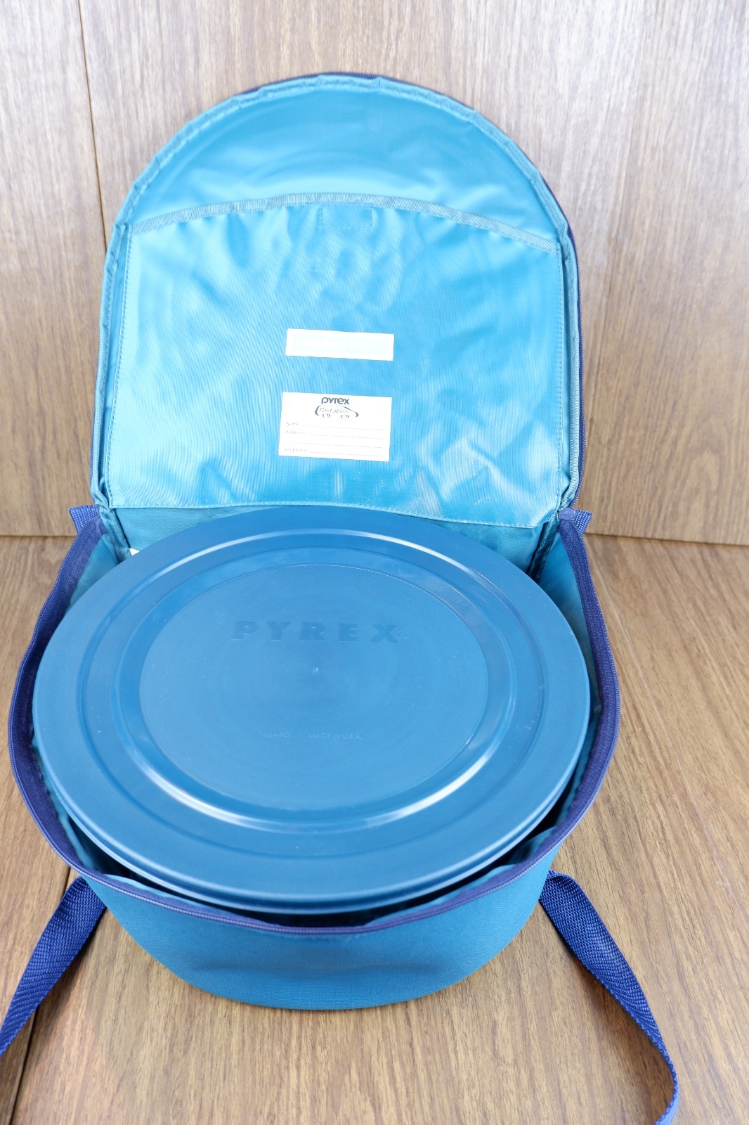 Pyrex Portable Travel Bag Hot/Cold Insulated Case – Complete w/4.5 QT Bowl & Lid