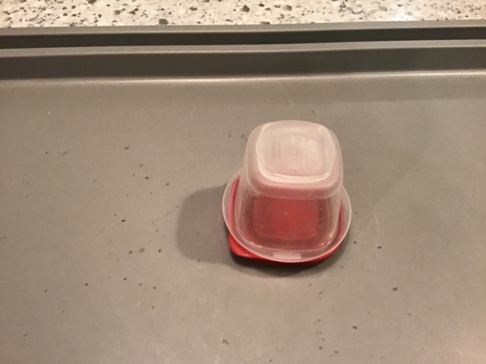 Rubbermaid 4 Ounce Square Food Storage Container with 7J54 Red Easy Find Lid