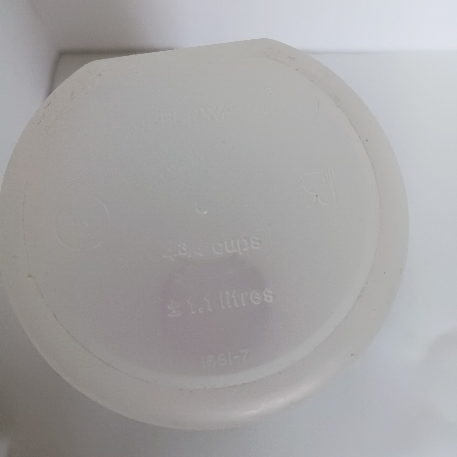 VTGE. TUPPERWARE MODULAR MATE SPAGHETTI KEEPER FROSTED/PINK 11 1/4″ H X 3 3/4″ W