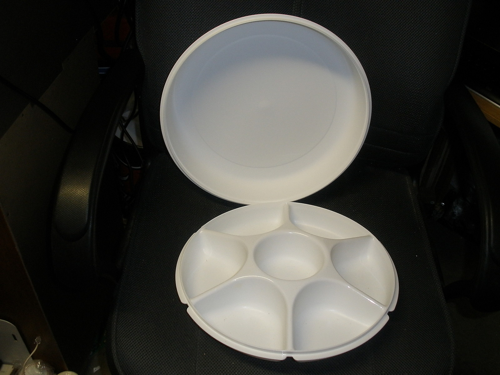 Vintage Tupperware Large Serving Center Divided Tray Set & Lid White 1665/1666