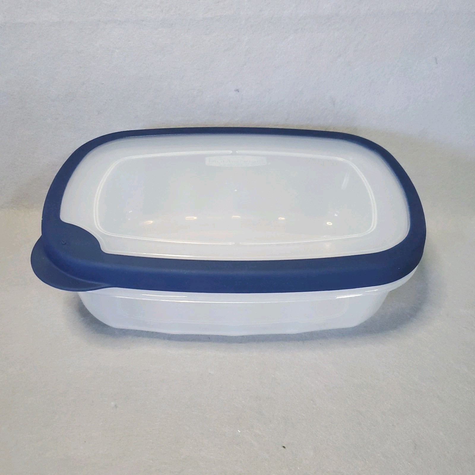 1 – Vintage Rubbermaid Servin Saver 1.2 Qt B Blue Rim Flex & Seal Lid 553
