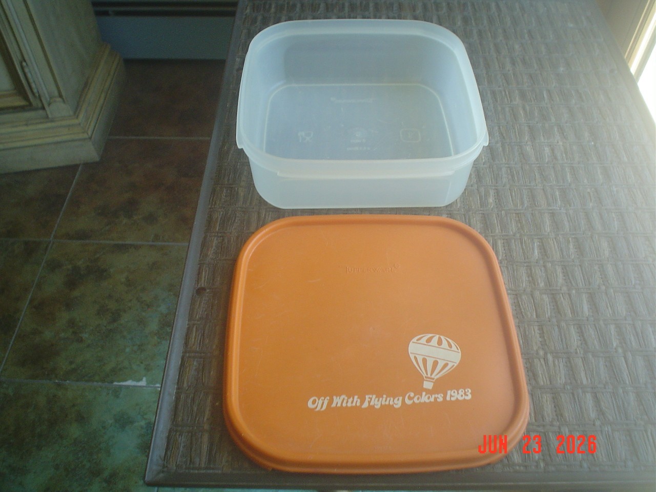 VINTAGE 5 CUP TUPPERWARE CONTAINER WITH 1983 LID – 1619 & 1623 – GREAT SHAPE