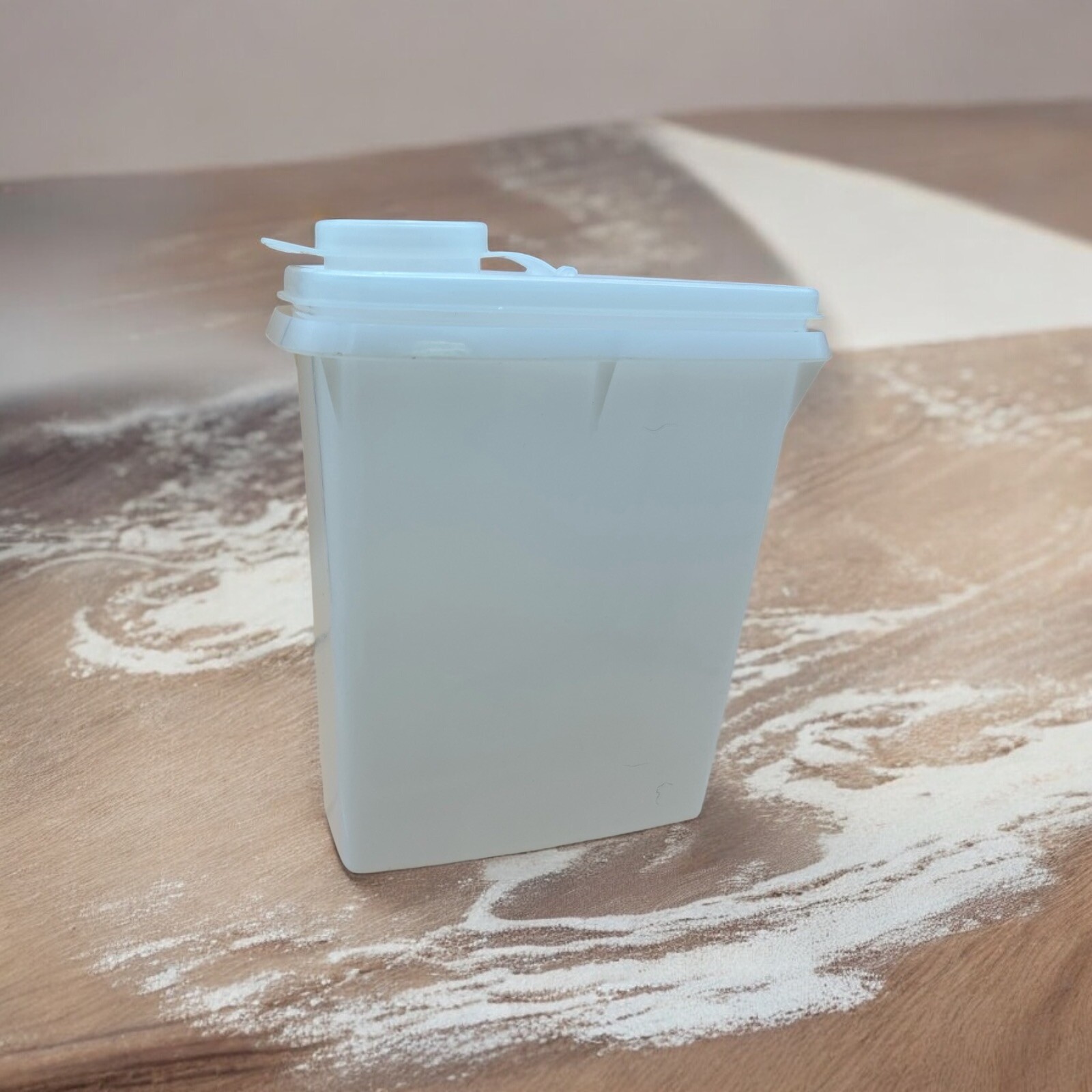 6-1/2″ Tupperware 3 Cup Beverage Cereal Keeper Container 499 w/ Flip Top Lid 5.5