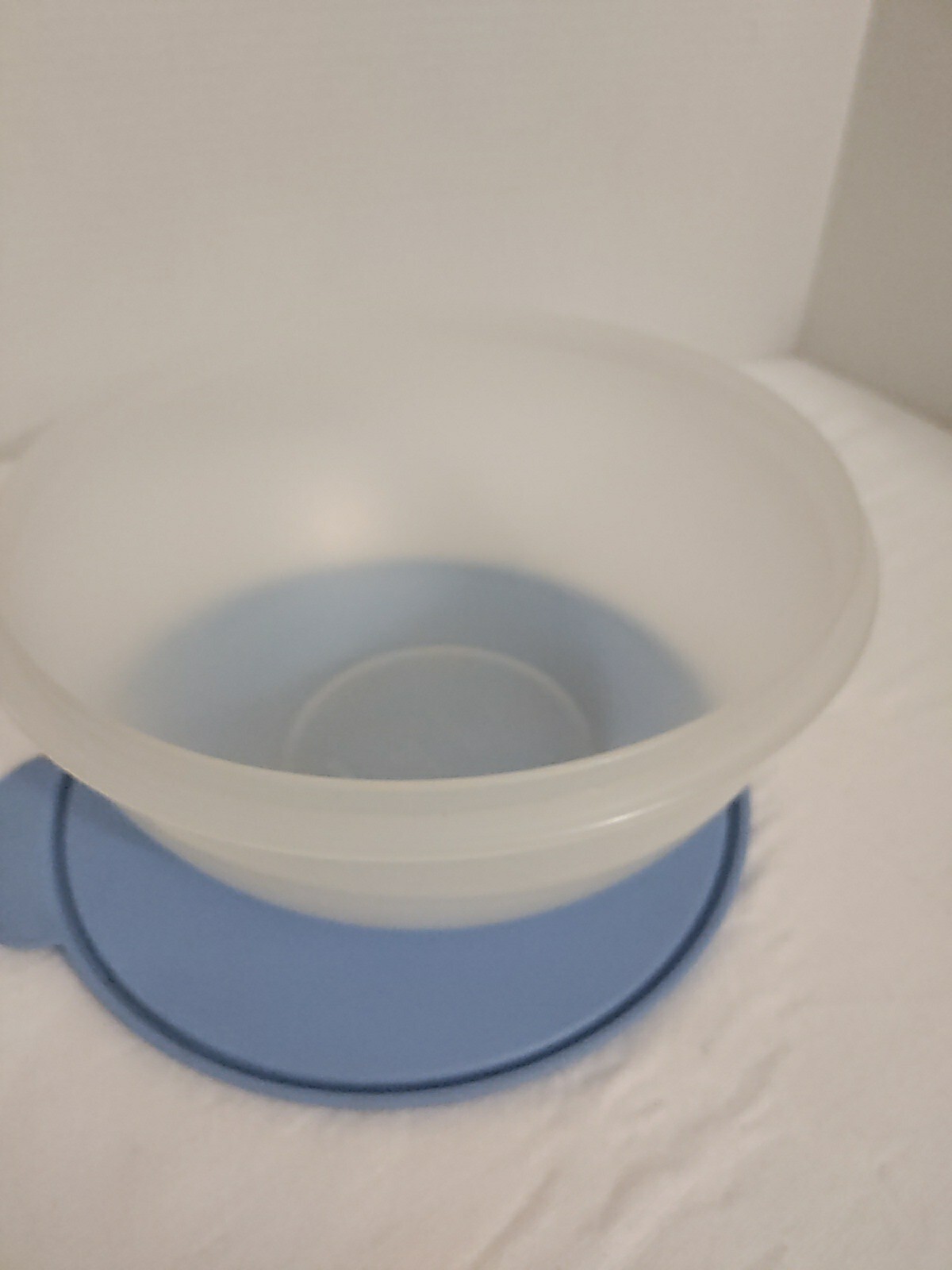 Tupperware Sheer 12 Cup Mixing Bowl 2518A-1 with BLUE 2515A-2 Lid/ 3 Liters