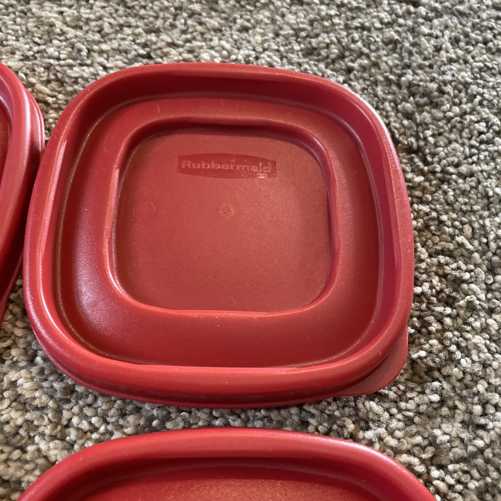 4 Rubbermaid Easy Find 7J58 Replacement Stackable Lids 4.5” Square, Red