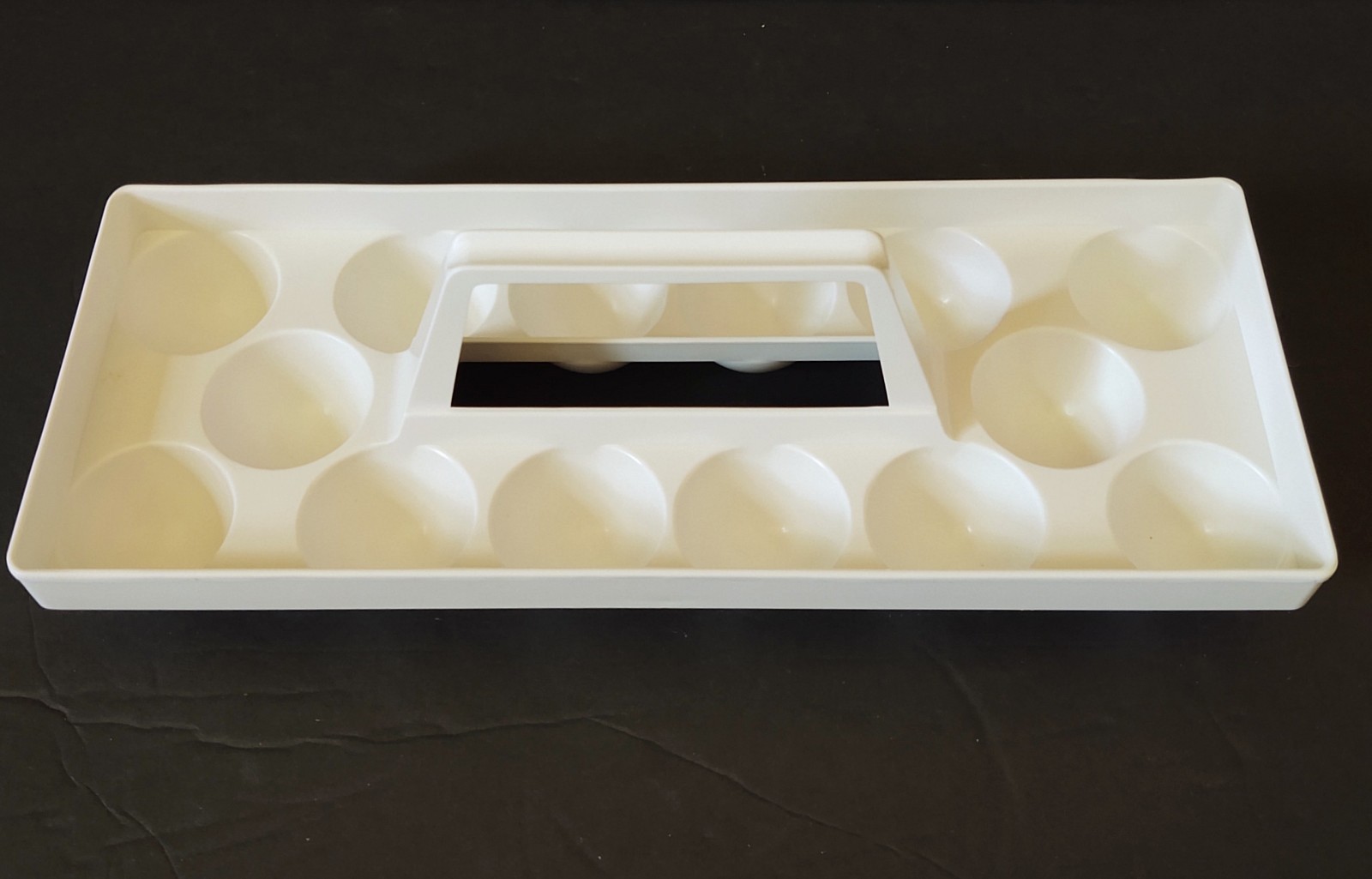 Vintage 1980s Plastic 14 Egg Refrigerator Tray Holder Carrier with Handle, White