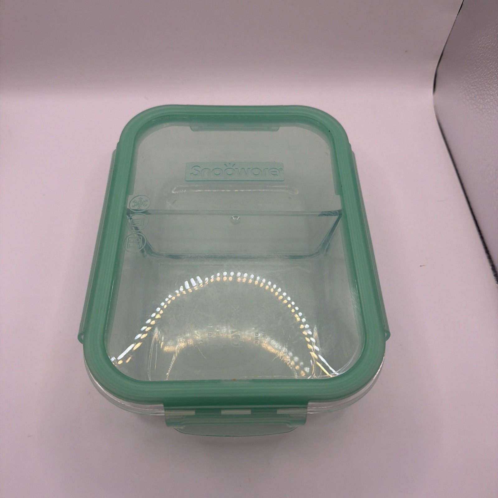 Pyrex Snapware 4-cup Divided Glass Food Storage Container with Green Lid