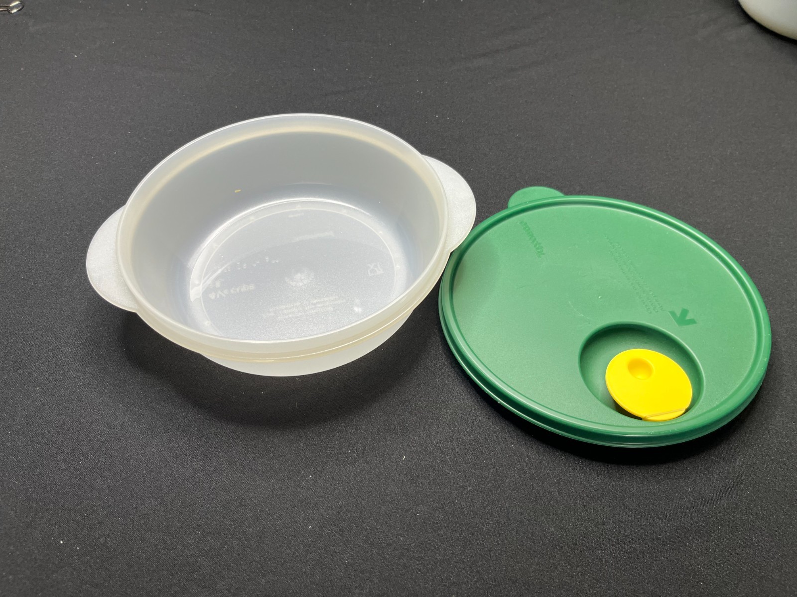 Tupperware Microwave Lot – 5 Bowl Set with 5 Lids & Vegetable + Divider Steamer