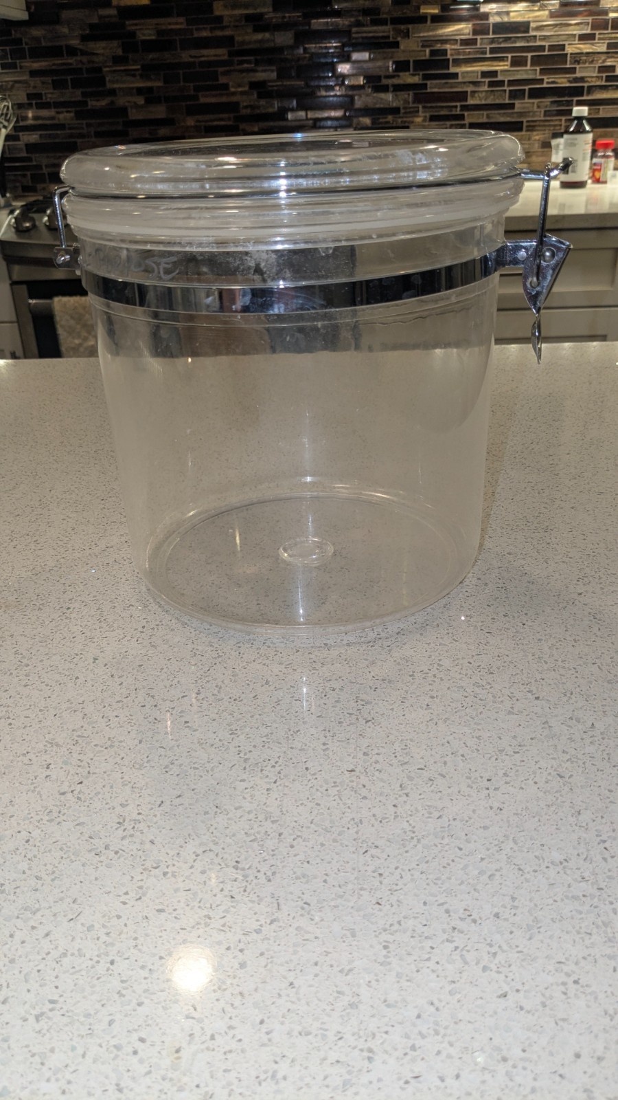 Clear Polycarbonate 4qt Airtight 9″ Tall x 7.5″ Rnd Latched Bulk Food Canister