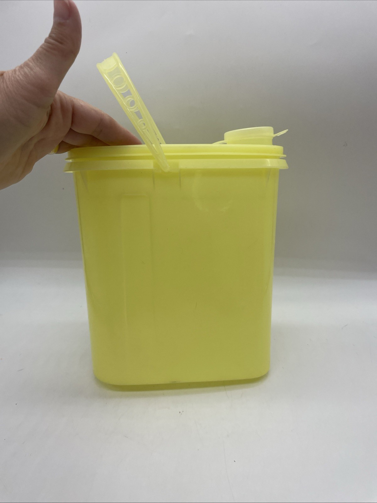 Tupperware Yellow Modular Oval Container Pour Spout Lid Handle 7 Cup Vintage