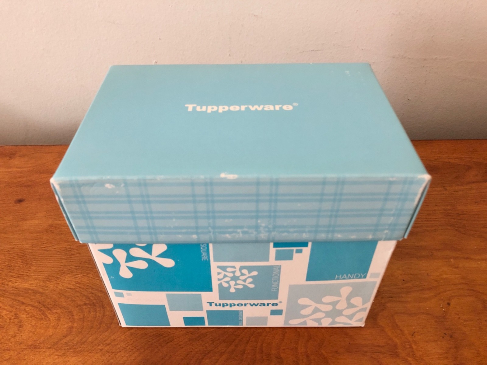 TUPPERWARE HANDY FUNCTIONAL PETITE SQUARE CONTAINERS (14 PIECES)*NEW IN ORG BOX*