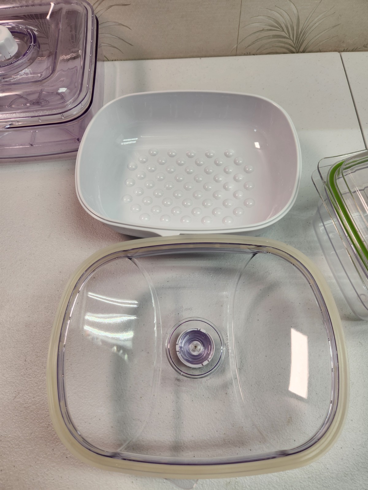Lot 3 FOODSAVER Food Saver Marinating & Vacuum Containers