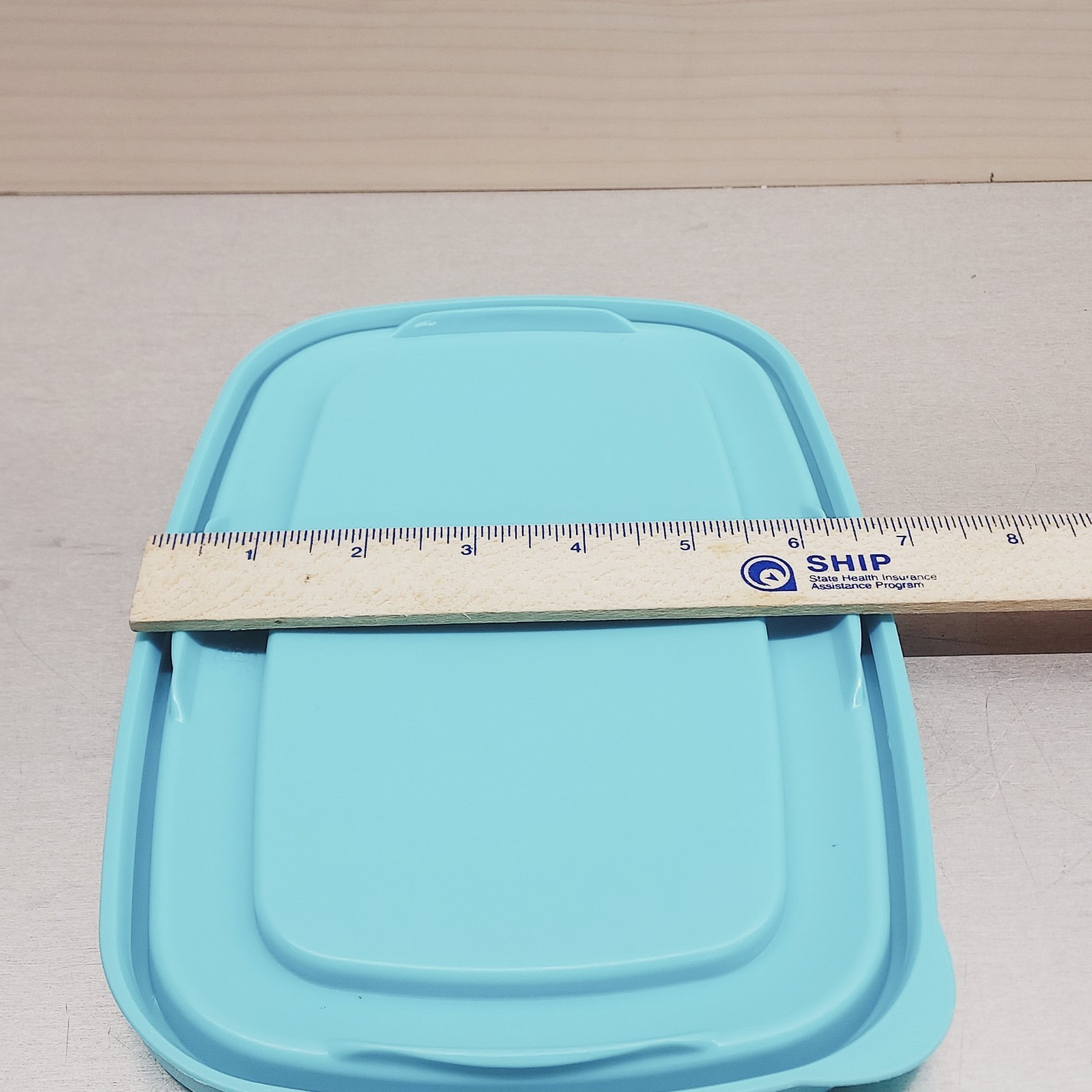Rubbermaid Easy Find Lid 1Z08 Light Blue Rectangular Replacement Container Lid
