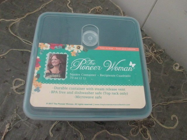 New Pioneer Woman 70oz Square Plastic Container With Steam Release Vent