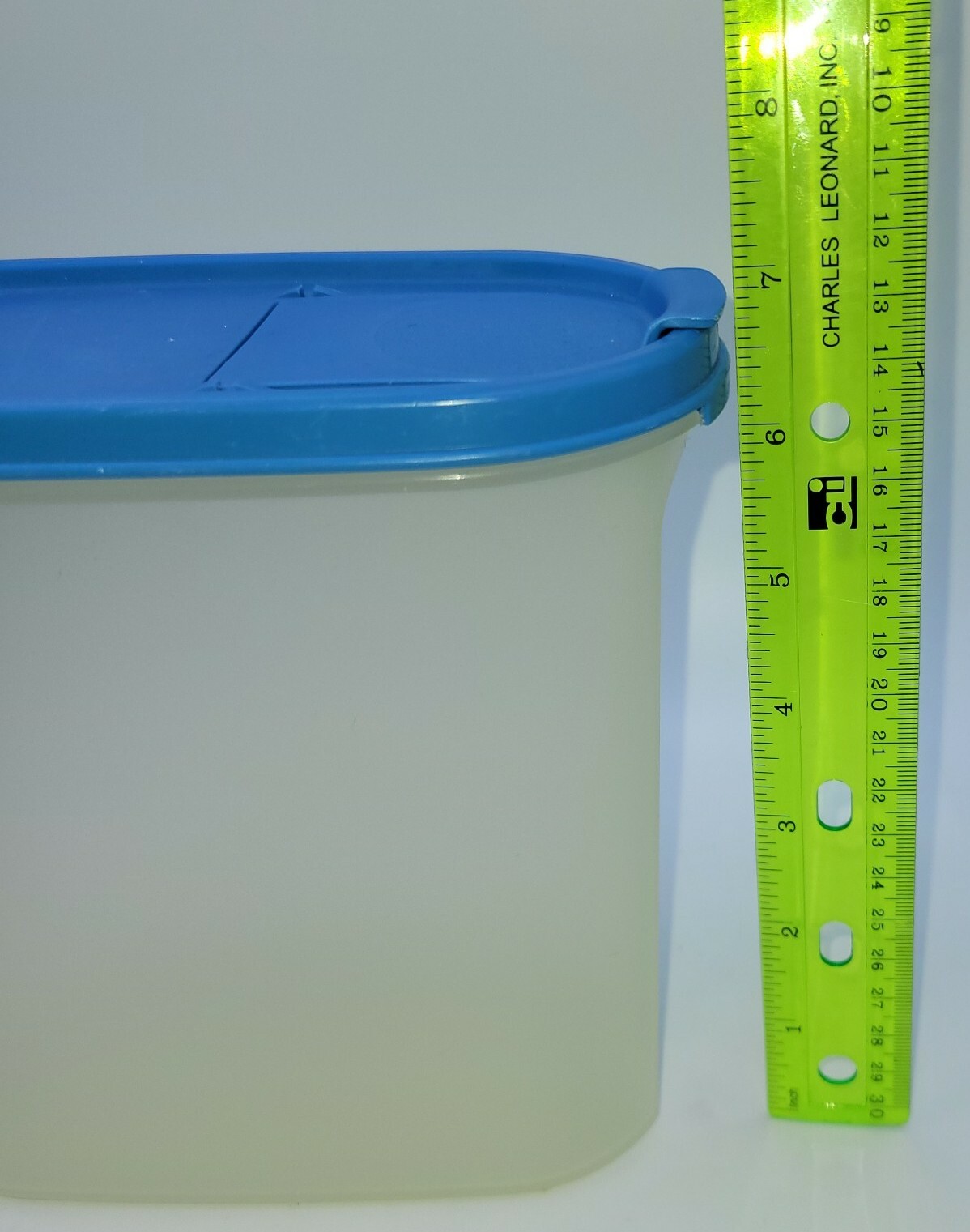 Tupperware 7 1/4 Cup Modular Mate Oval #3 1613-21 w Blue Pour-All Seal #1618-19